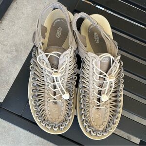 KEEN  Uneek Gradiant Gray Sandals Size 13